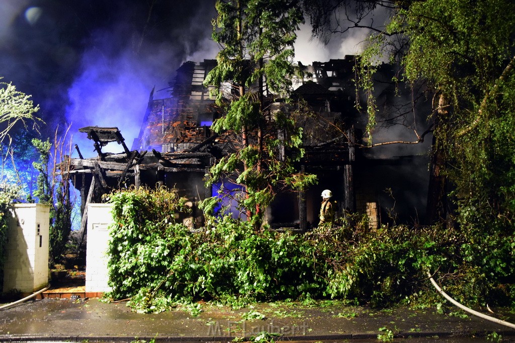 Grossfeuer Einfamilienhaus Siegburg Muehlengrabenstr P0337.JPG - Miklos Laubert